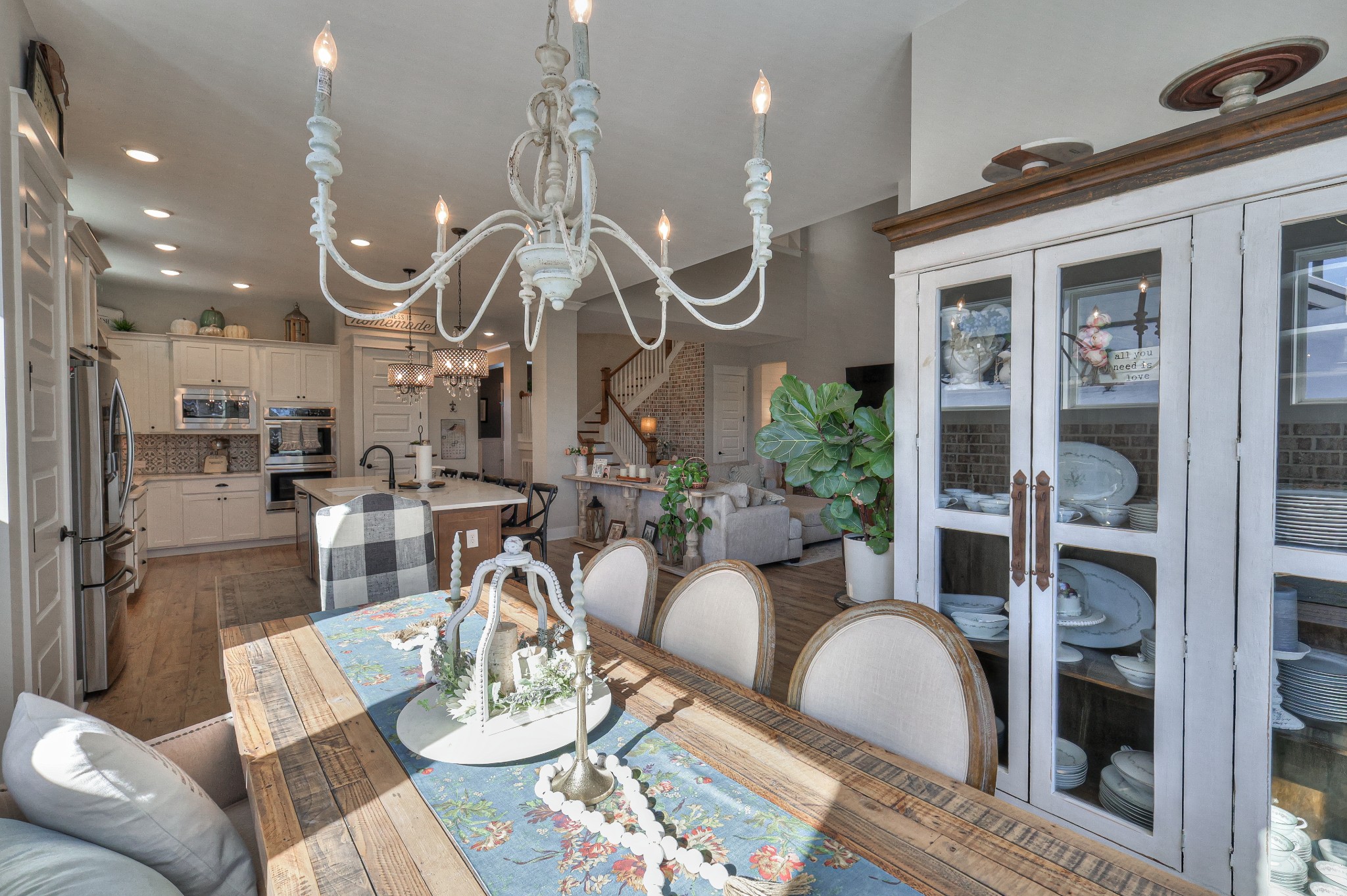7760 Thayer Road Nolensville, TN 37135 - Photo 17 of 58 a living room with furniture kitchen area and a chandelier