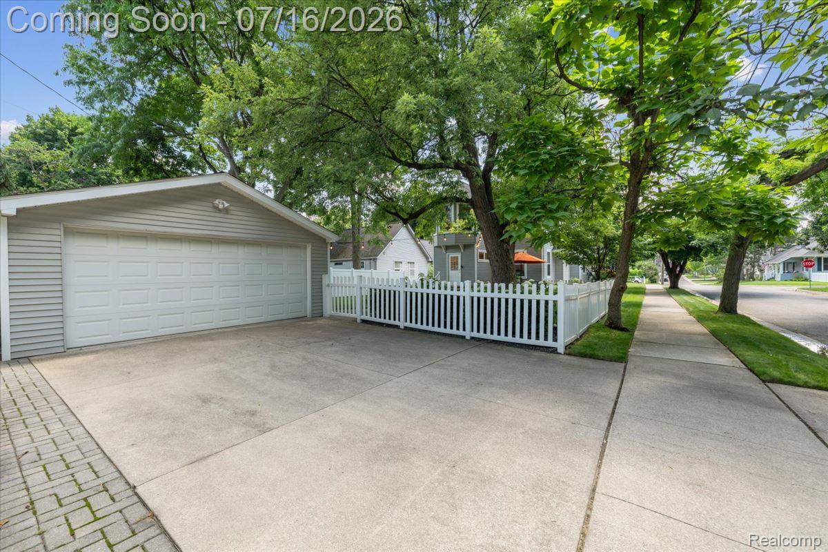 156 Griggs Street Rochester, MI 48307 - Photo 44 of 61 2 car garage