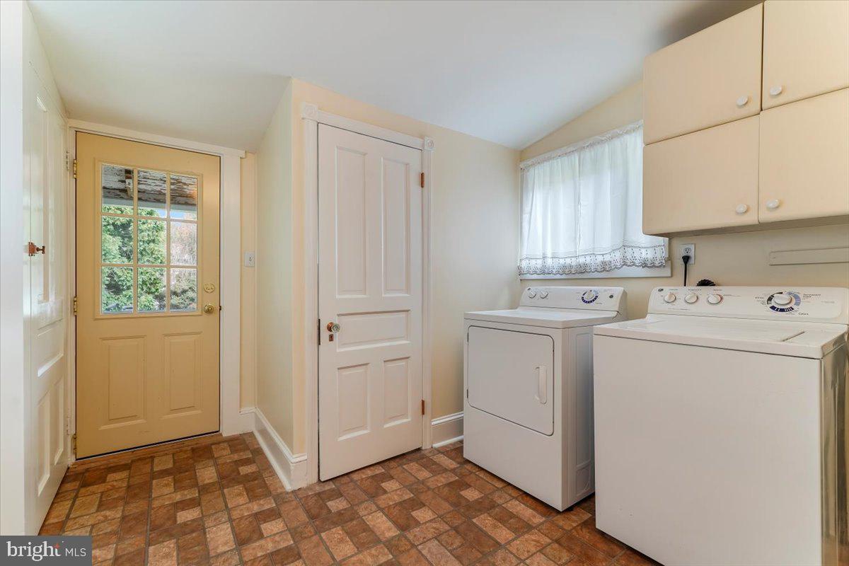 120 President Avenue Rutledge, PA 19070 - Photo 28 of 41 Main floor laundry