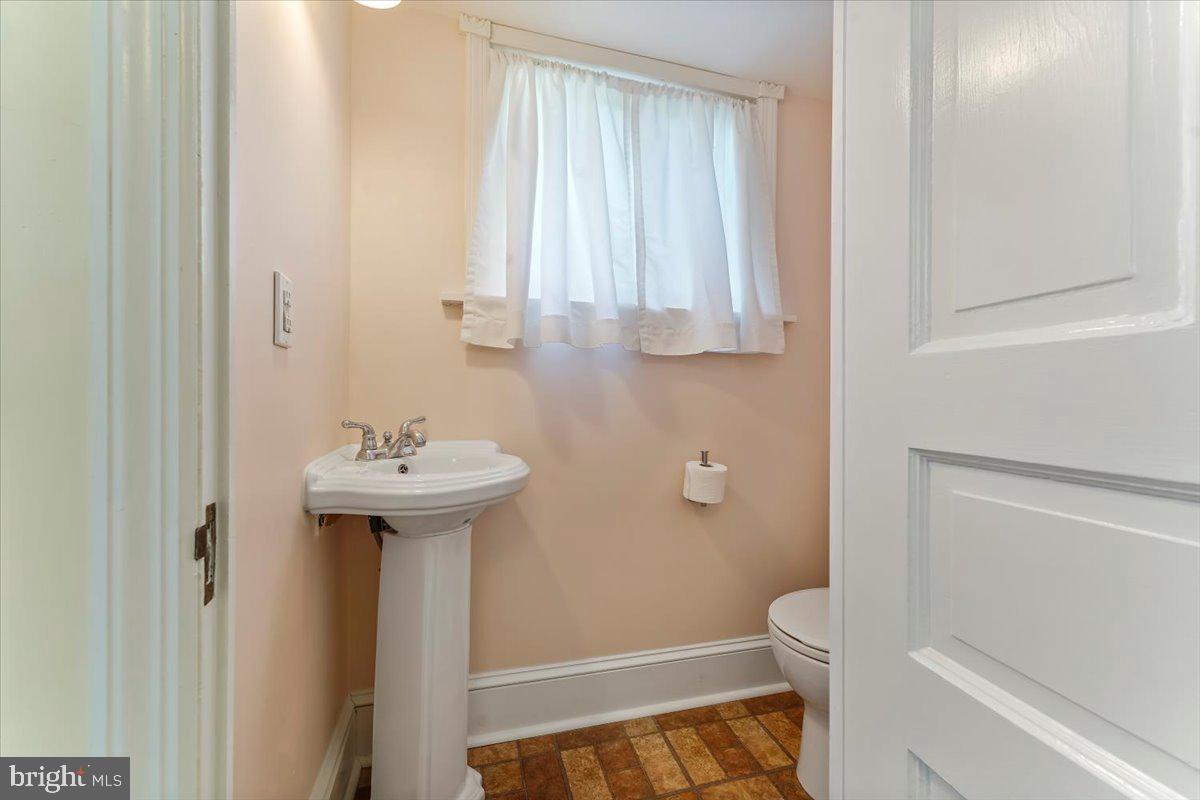 120 President Avenue Rutledge, PA 19070 - Photo 29 of 41 Main floor 1/2 bath