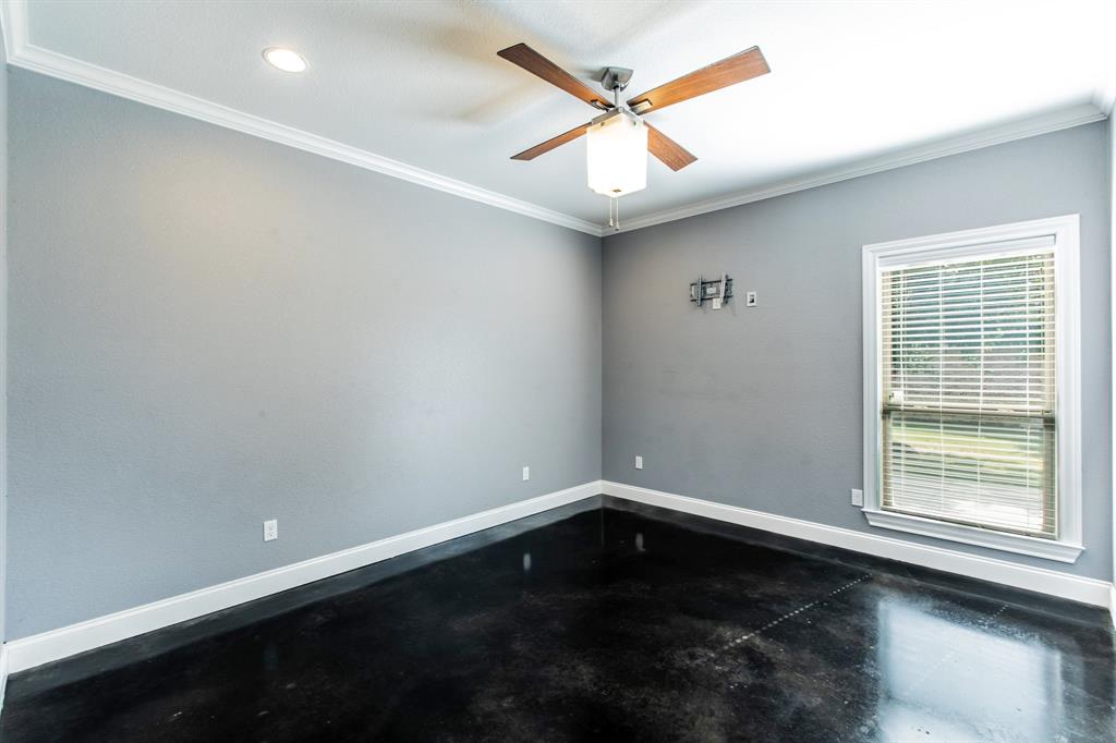 20 Independence Trail Waco, TX 76708 - Photo 15 of 40 an empty room with a window