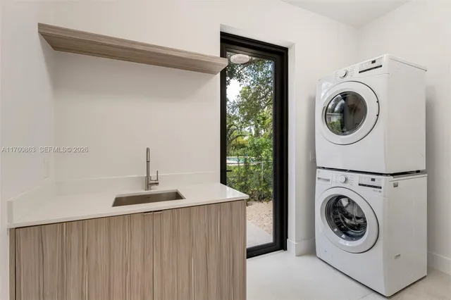 a view of a house with a big yard