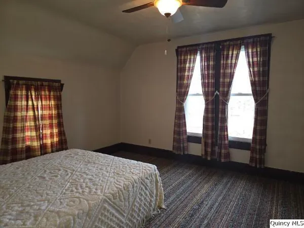 $99,000 | 220 North Scofield Street, Carthage, IL 62321