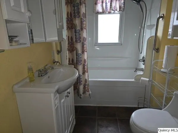 $99,000 | 220 North Scofield Street, Carthage, IL 62321