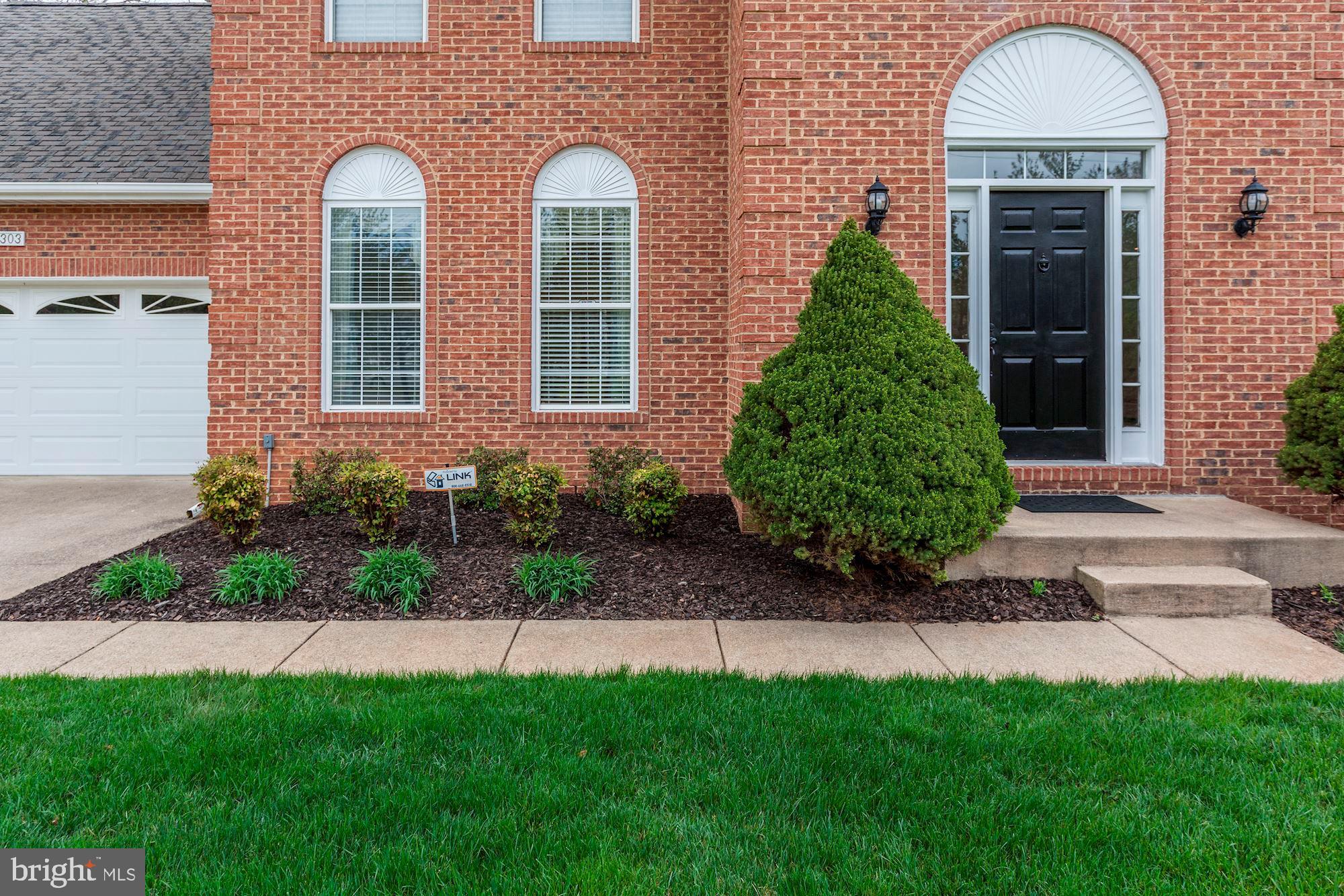 5303 Backlick Road Springfield, VA 22151 - Photo 4 of 40 Exterior Front
