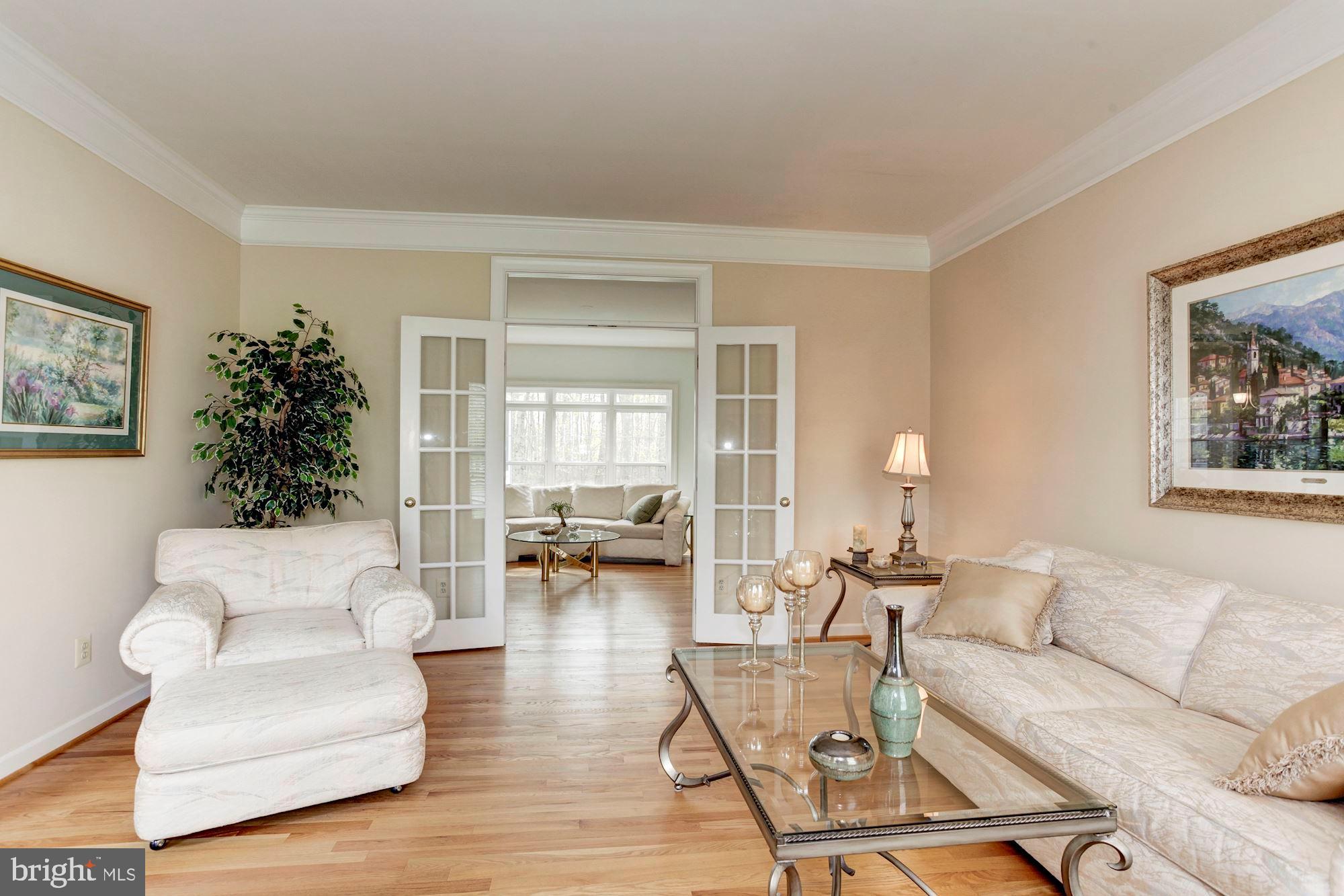 5303 Backlick Road Springfield, VA 22151 - Photo 8 of 40 Living Room