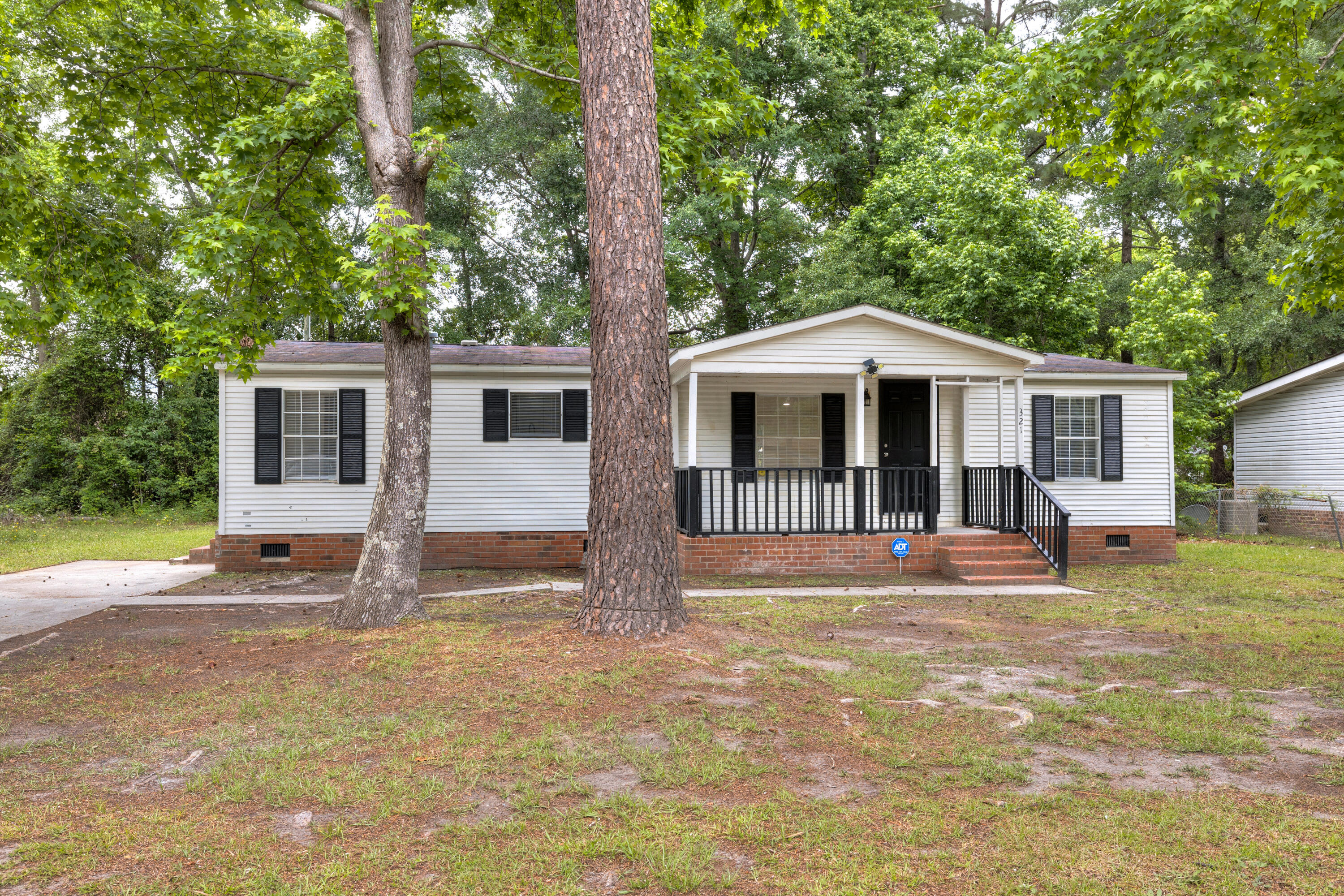 321 Curtis Drive Sumter, SC 29153 - Photo 3 of 27 03