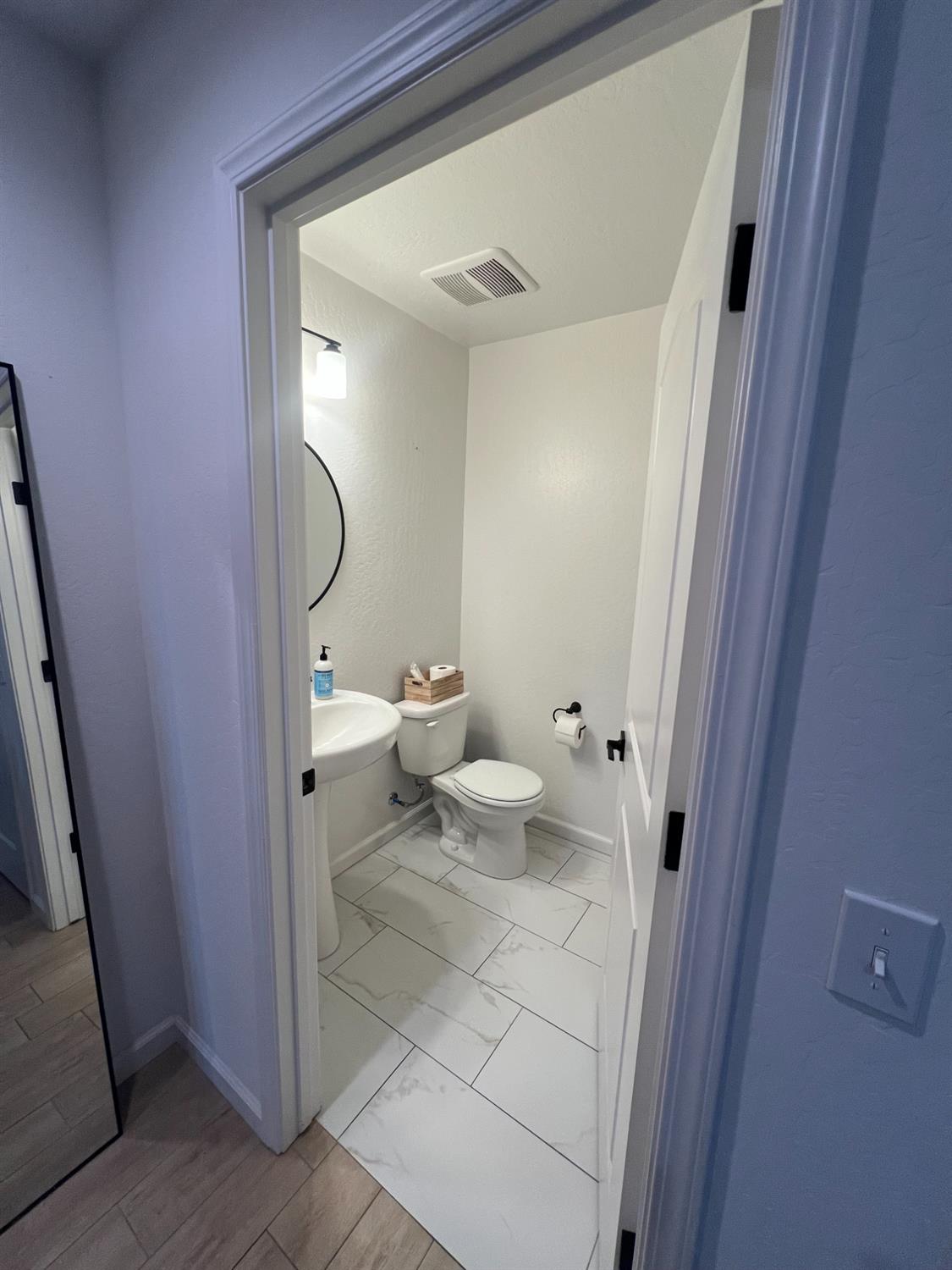 788 Apple Street Dinuba, CA 93618 - Photo 19 of 46 a bathroom with a toilet and a mirror