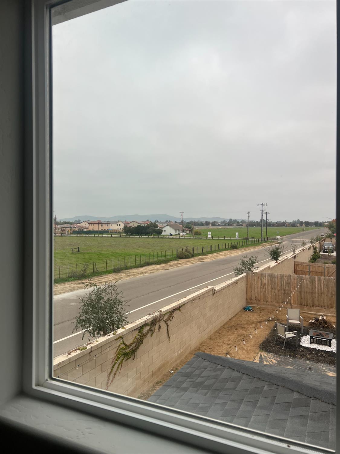 788 Apple Street Dinuba, CA 93618 - Photo 40 of 46 a view of swimming pool with mountain view