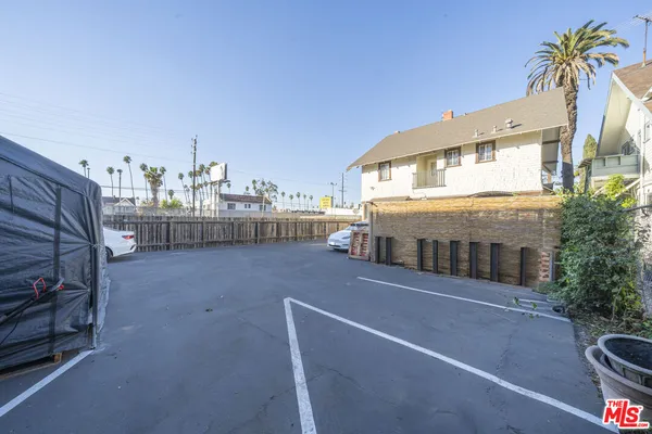 $1,270,000 | 2982 West 15th Street, Los Angeles, CA 90006
