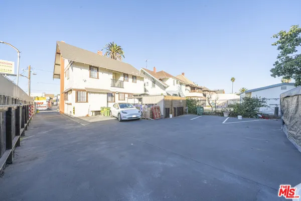 $1,270,000 | 2982 West 15th Street, Los Angeles, CA 90006