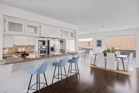 $1,399,000 | 217 South Helberta Avenue, Unit 3, Redondo Beach, CA 90277