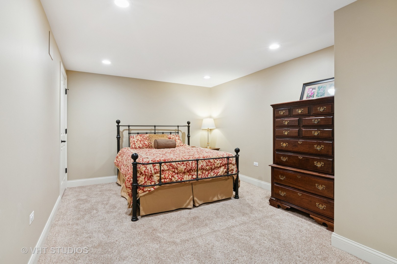 76 Landon Circle Wheaton, IL 60189 - Photo 36 of 51 a bedroom with a bed and a dresser