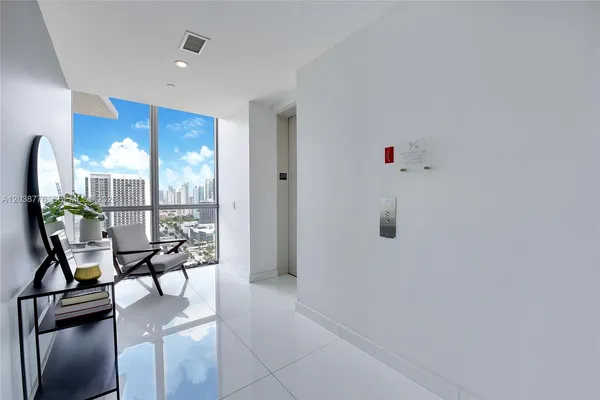 $6,350 | 1100 Biscayne Boulevard, Unit 3205, Miami, FL 33132