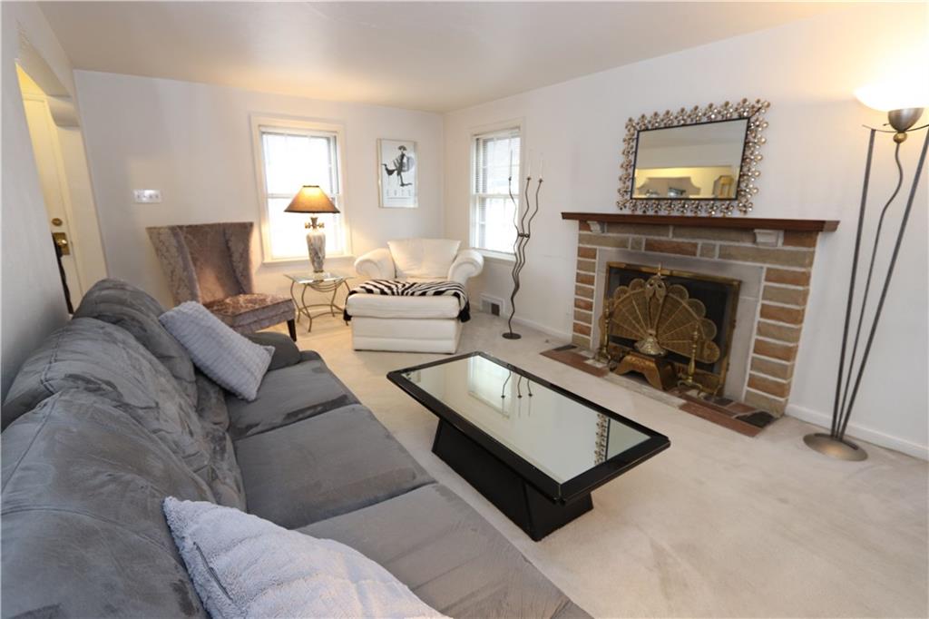511 Bower Hill Road Pittsburgh, PA 15228 - Photo 4 of 25 Living Room