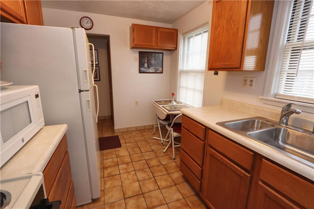 511 Bower Hill Road Pittsburgh, PA 15228 - Photo 8 of 25 Kitchen. Eat in Area near Window