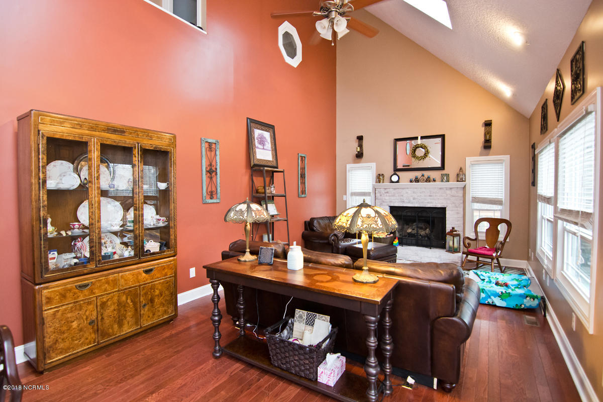 205 Gray Road Newport, NC 28570 - Photo 3 of 40 Living Room