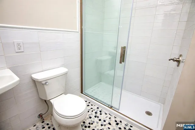 a bathroom with a toilet and a shower