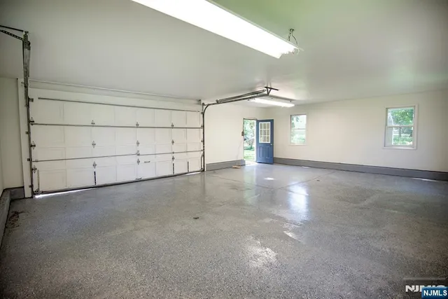 an empty room with windows and pillars in it