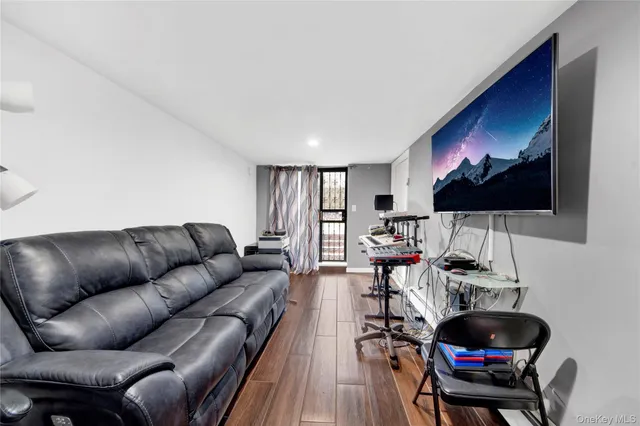 $939,000 | 721 Thieriot Avenue | Soundview