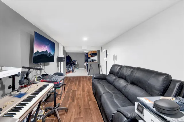 $939,000 | 721 Thieriot Avenue | Soundview
