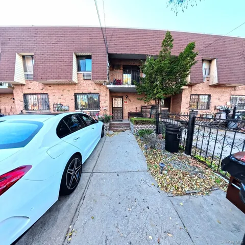 $939,000 | 721 Thieriot Avenue | Soundview