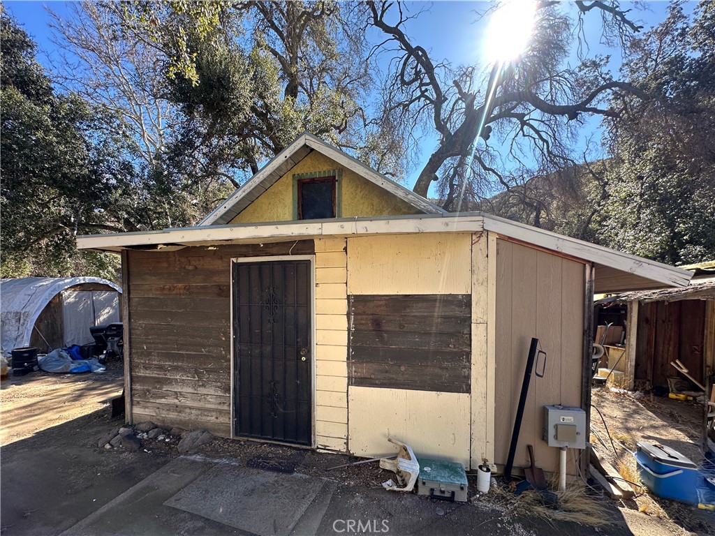28618 Chihuahua Valley Road Warner Springs, CA 92086 - Photo 14 of 38 a front view of a house with parking area