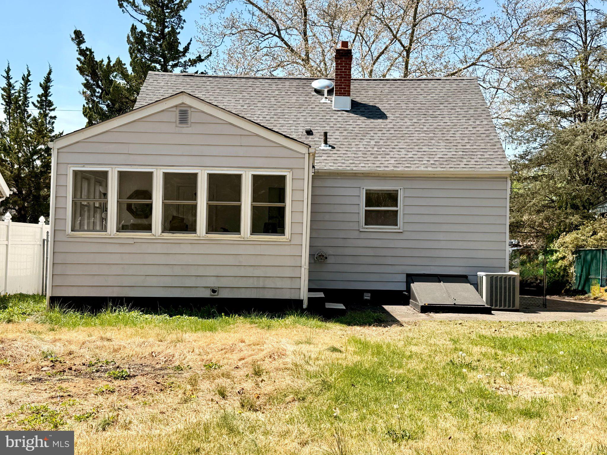 4 Llewellyn Place Hamilton, NJ 08620 - Photo 12 of 14 Charming home with a sunny backyard.