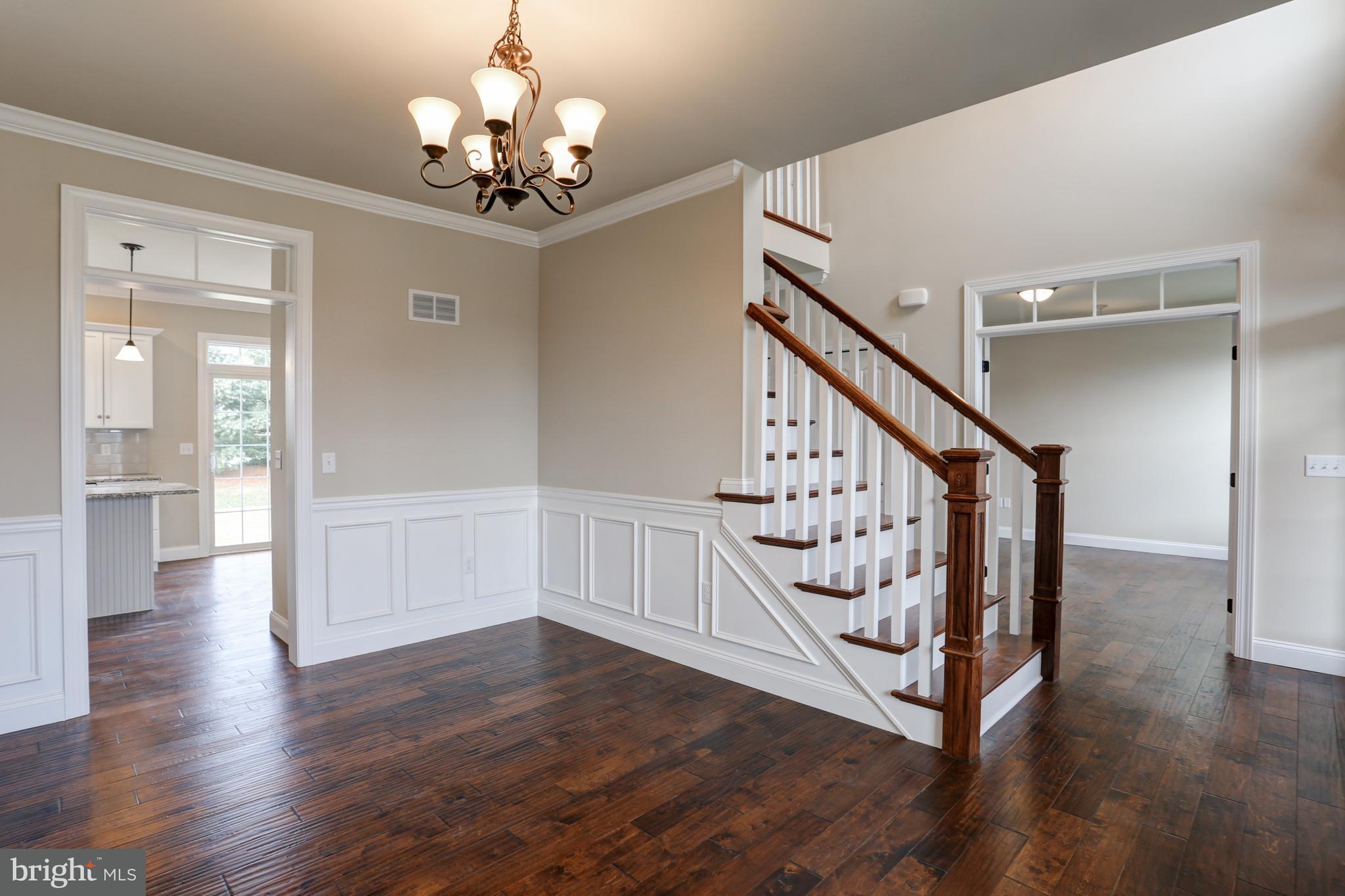 1021 Suffolk Drive, Unit 7 Lititz, PA 17543 - Photo 25 of 46 Crown Molding