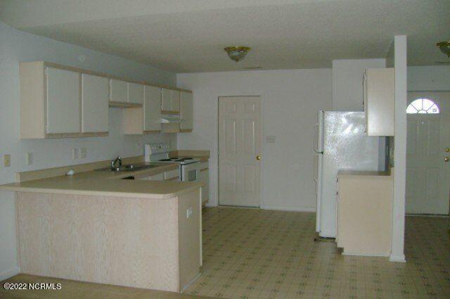 105 Charlton Road Hubert, NC 28539 - Photo 3 of 6 kitchen