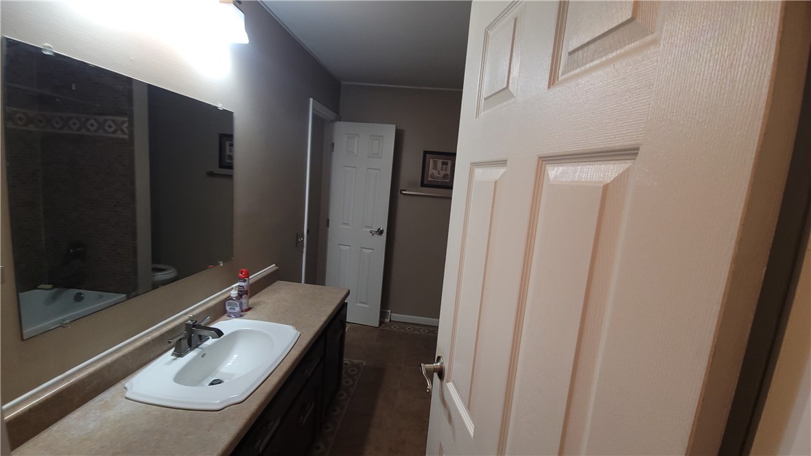 3554 North Dove Drive Decatur, IL 62526 - Photo 10 of 20