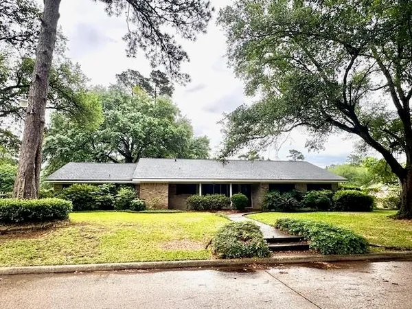 $289,000 | 106 Robin Road, Silsbee, TX 77656