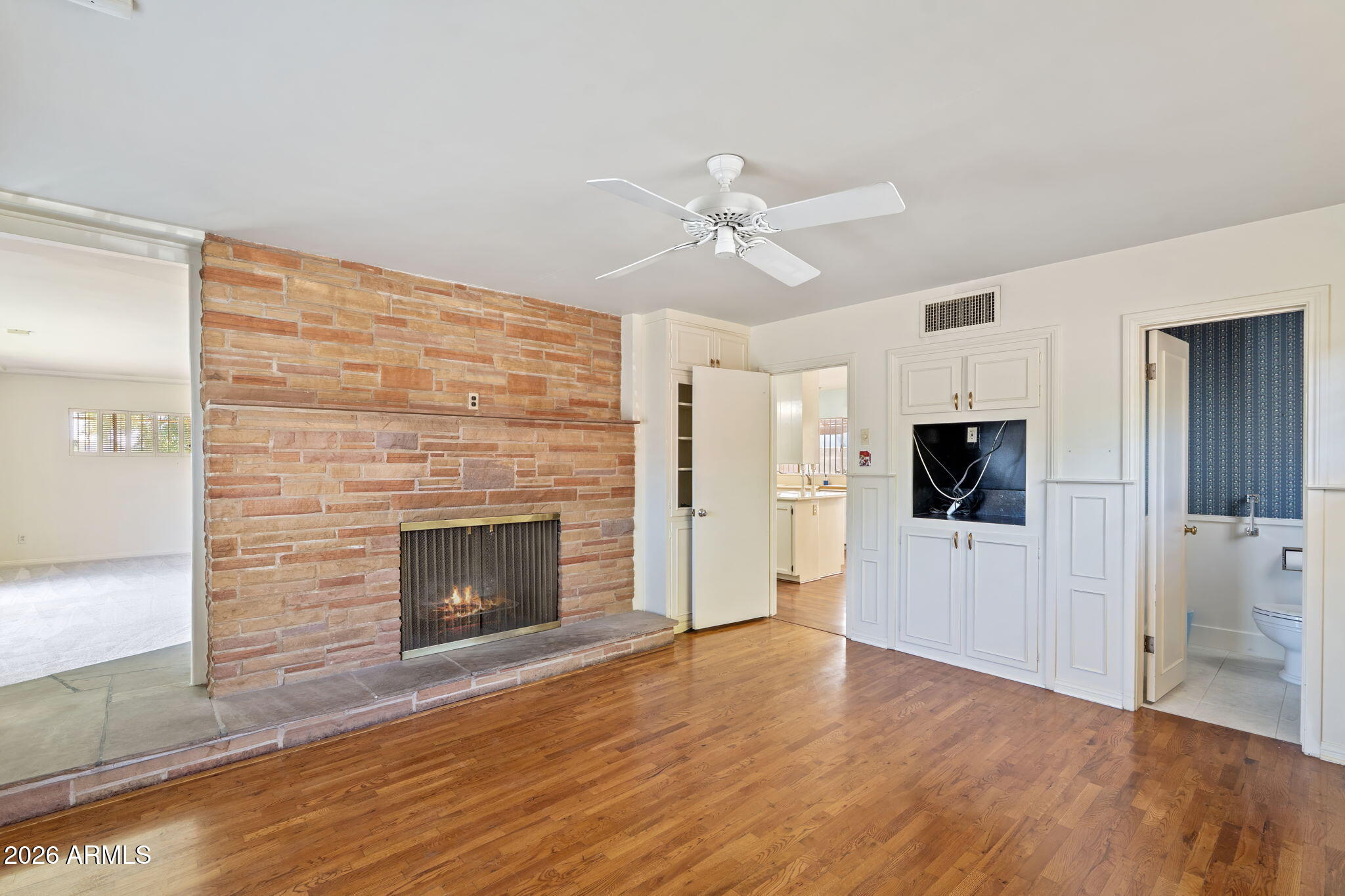 102 East Bethany Home Road Phoenix, AZ 85012 - Photo 3 of 29 17-web-or-mls-DSC_8017