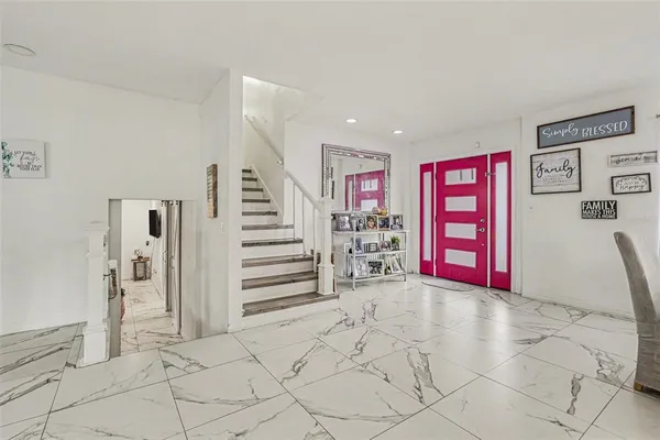 a view of front door with entryway