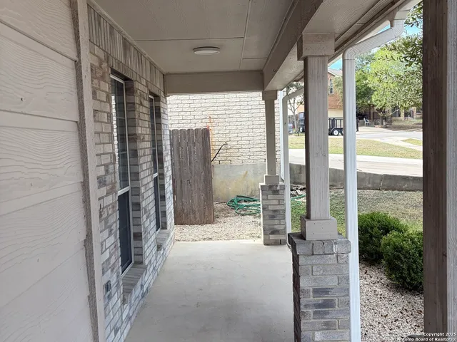 a view of livingroom with furniture