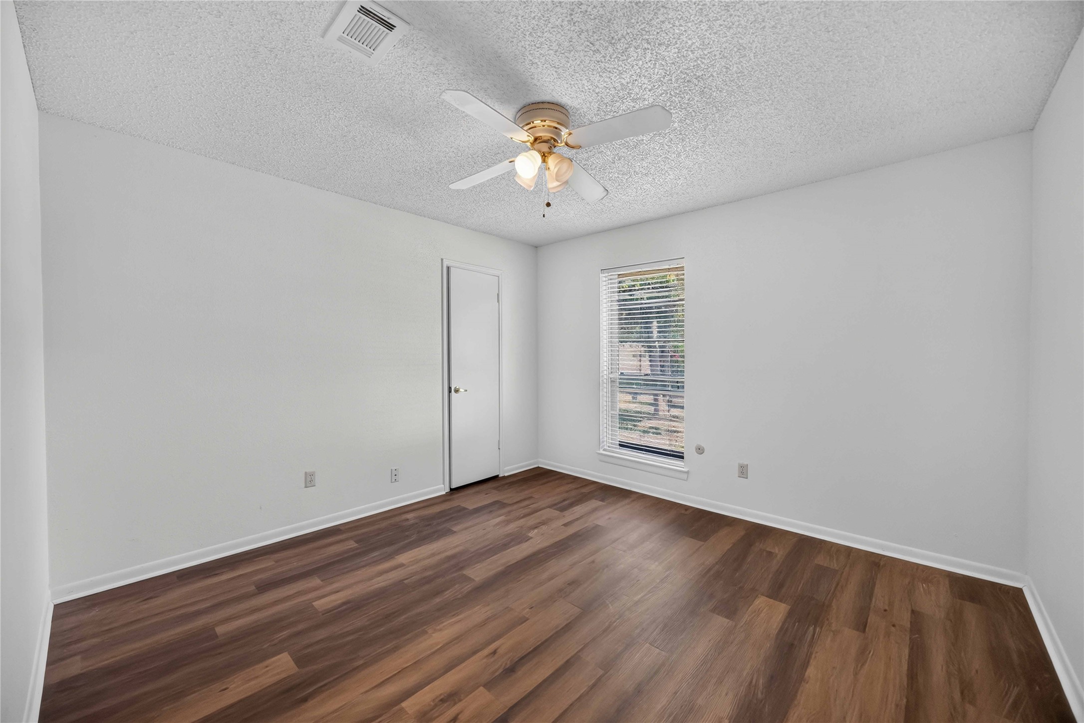 6810 McCullum Road Houston, TX 77489 - Photo 17 of 20 Bedroom 4