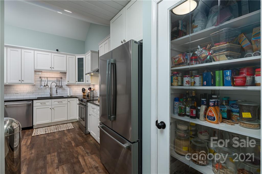 715 Ledgestone Court Tega Cay, SC 29708 - Photo 12 of 31 Gallery Image 12