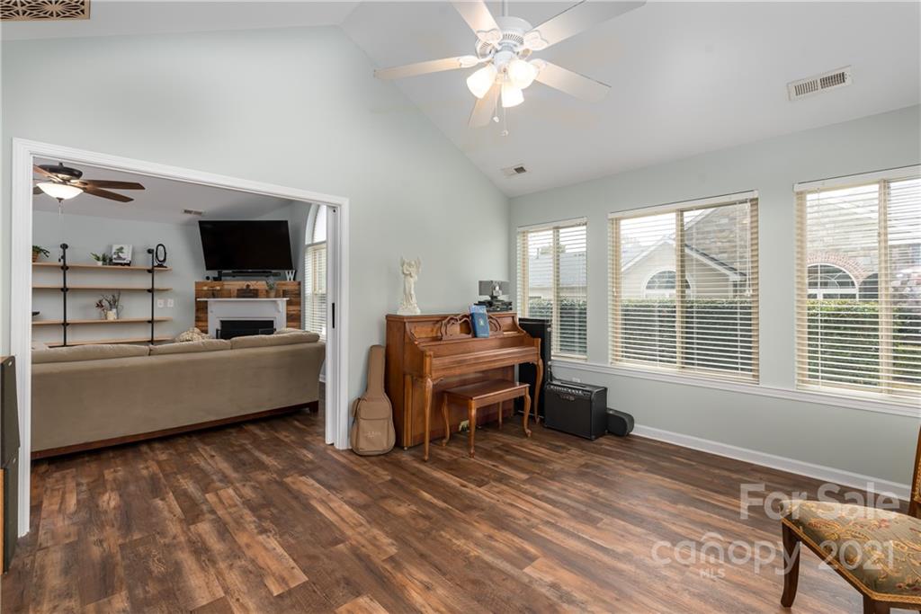 715 Ledgestone Court Tega Cay, SC 29708 - Photo 18 of 31 Gallery Image 18
