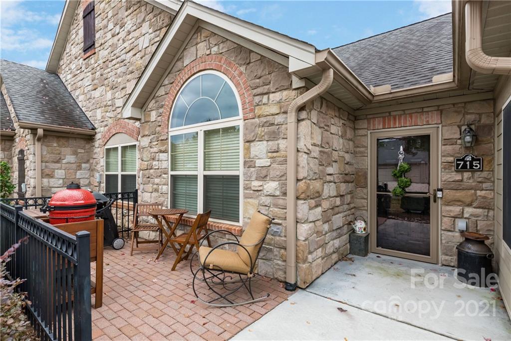 715 Ledgestone Court Tega Cay, SC 29708 - Photo 2 of 31 Gallery Image 2