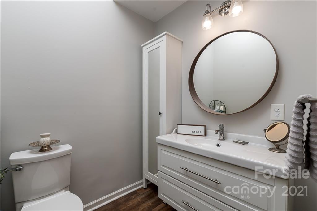 715 Ledgestone Court Tega Cay, SC 29708 - Photo 22 of 31 Gallery Image 22