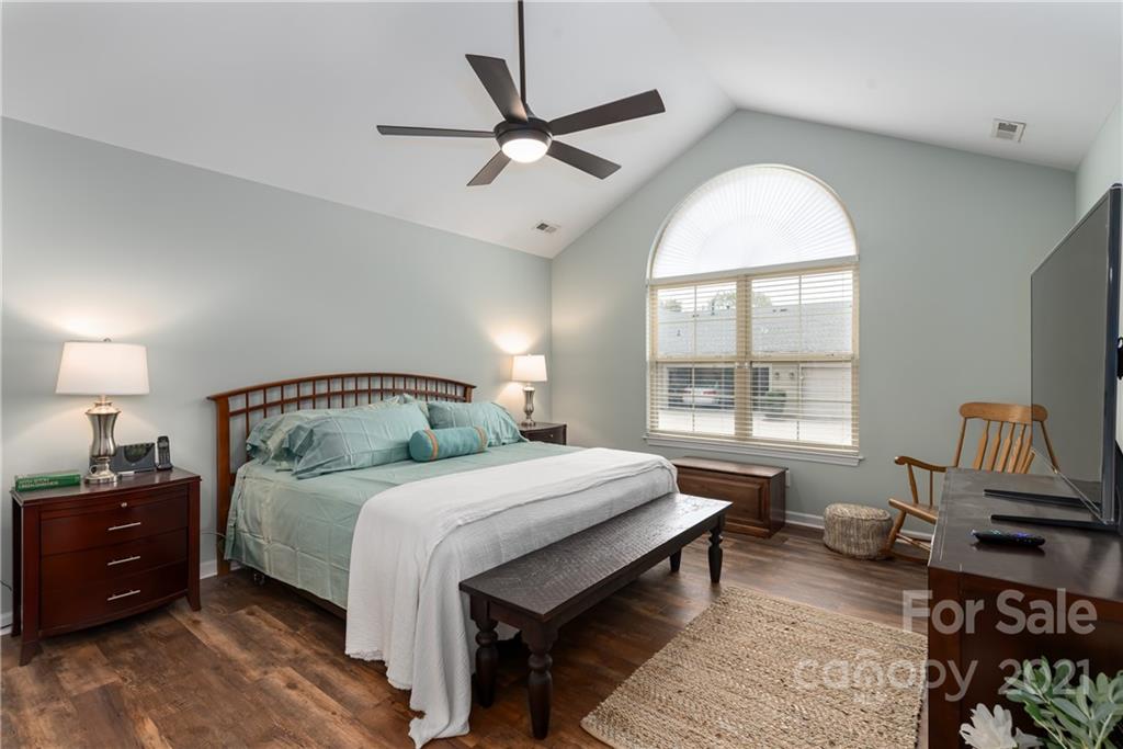 715 Ledgestone Court Tega Cay, SC 29708 - Photo 23 of 31 Gallery Image 23