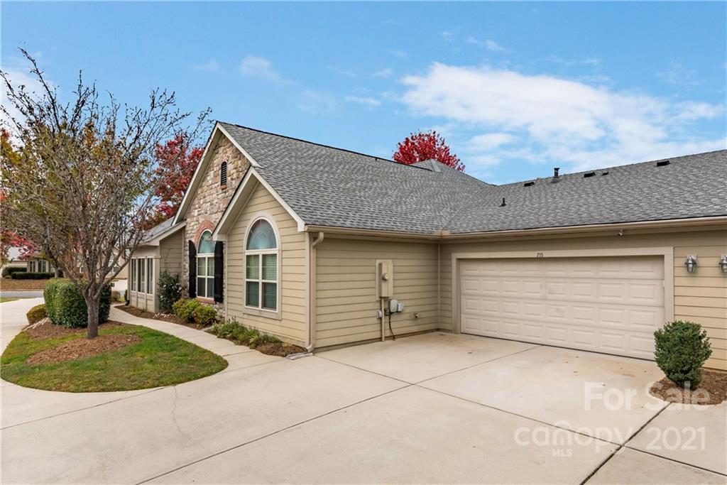715 Ledgestone Court Tega Cay, SC 29708 - Photo 29 of 31 Gallery Image 29