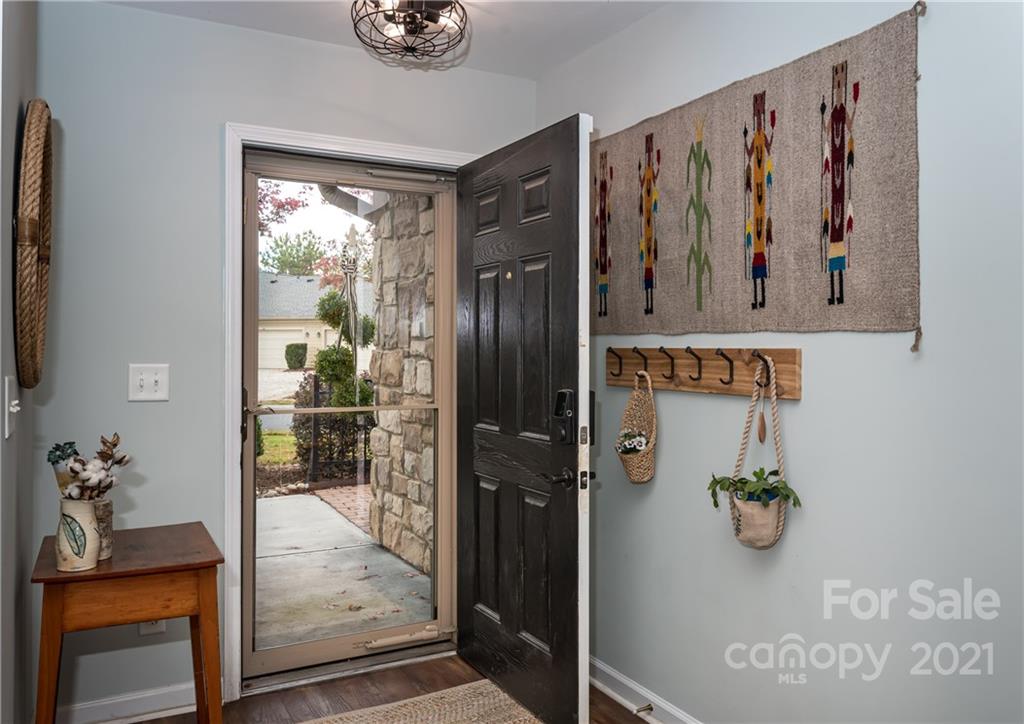 715 Ledgestone Court Tega Cay, SC 29708 - Photo 4 of 31 Gallery Image 4