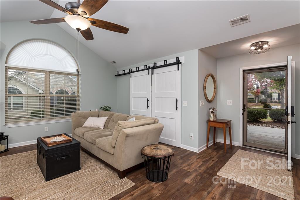 715 Ledgestone Court Tega Cay, SC 29708 - Photo 6 of 31 Gallery Image 6