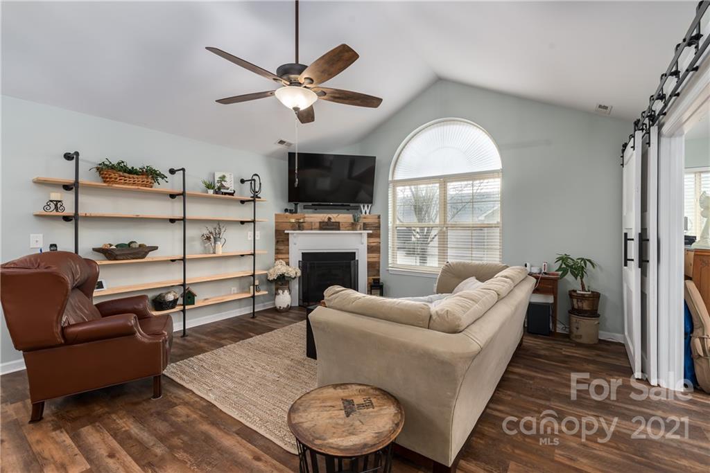 715 Ledgestone Court Tega Cay, SC 29708 - Photo 7 of 31 Gallery Image 7