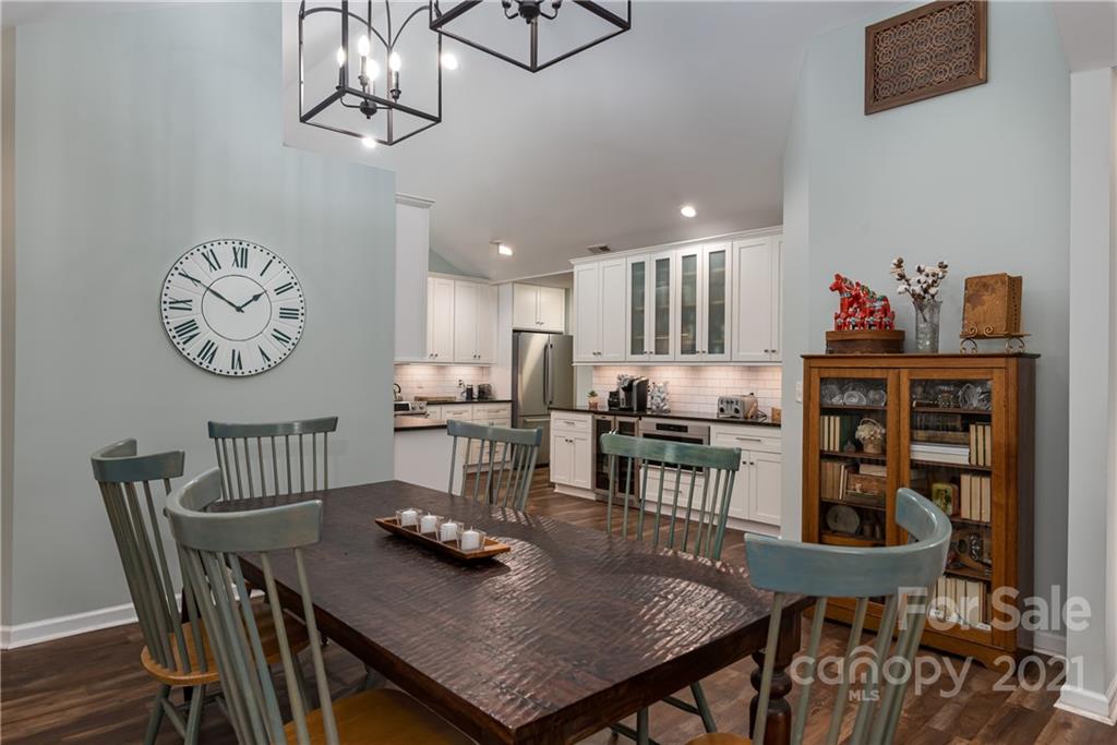715 Ledgestone Court Tega Cay, SC 29708 - Photo 9 of 31 Gallery Image 9