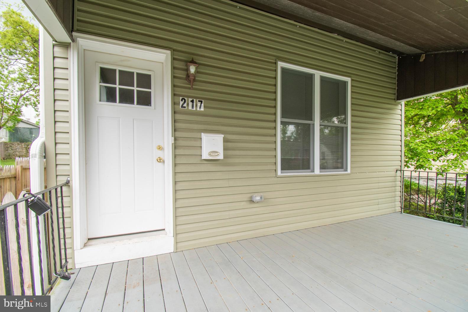 217 Simpson Road Ardmore, PA 19003 - Photo 3 of 36