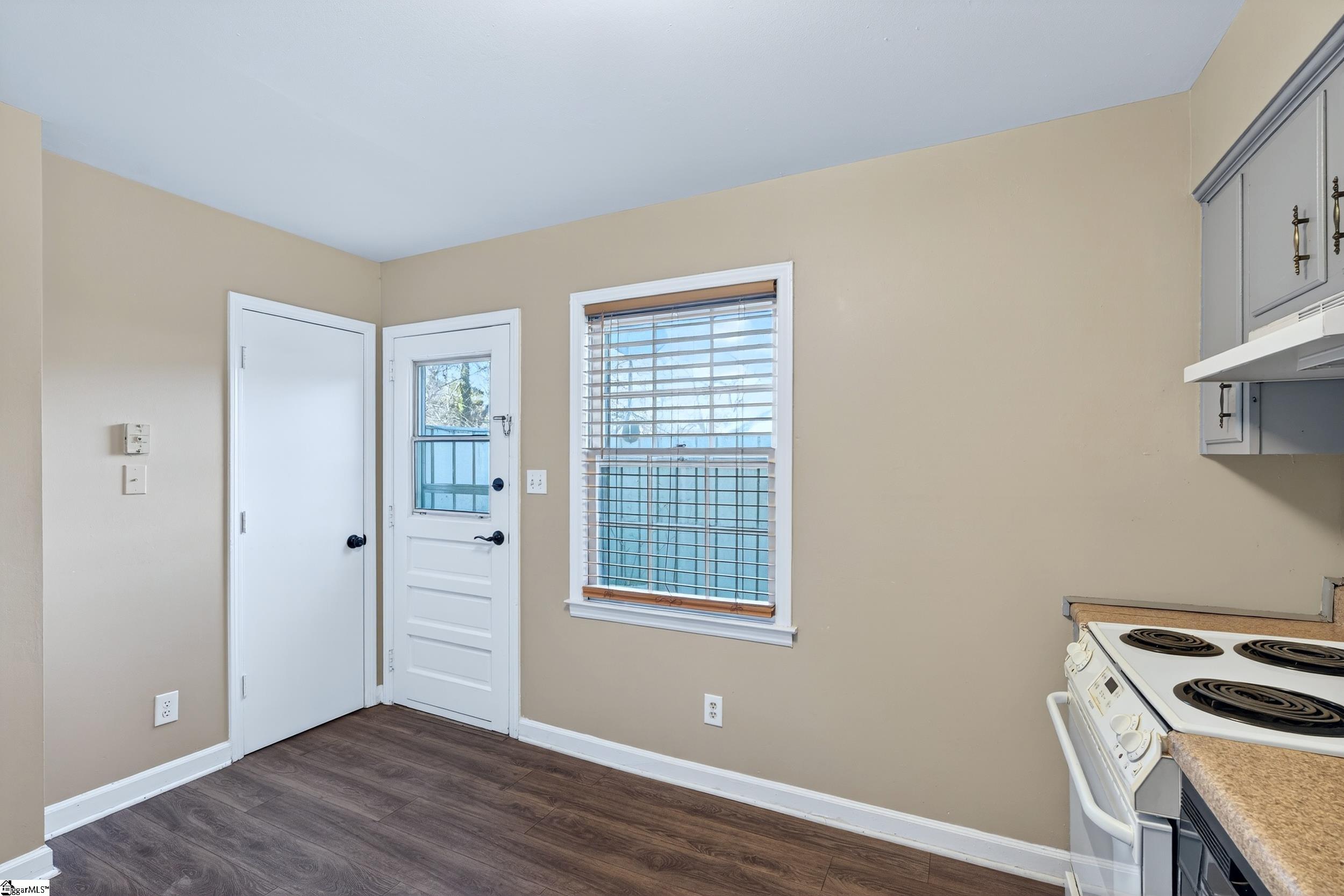 1436 Dover Road, Unit D Spartanburg, SC 29301 - Photo 4 of 32 Gallery Image 4