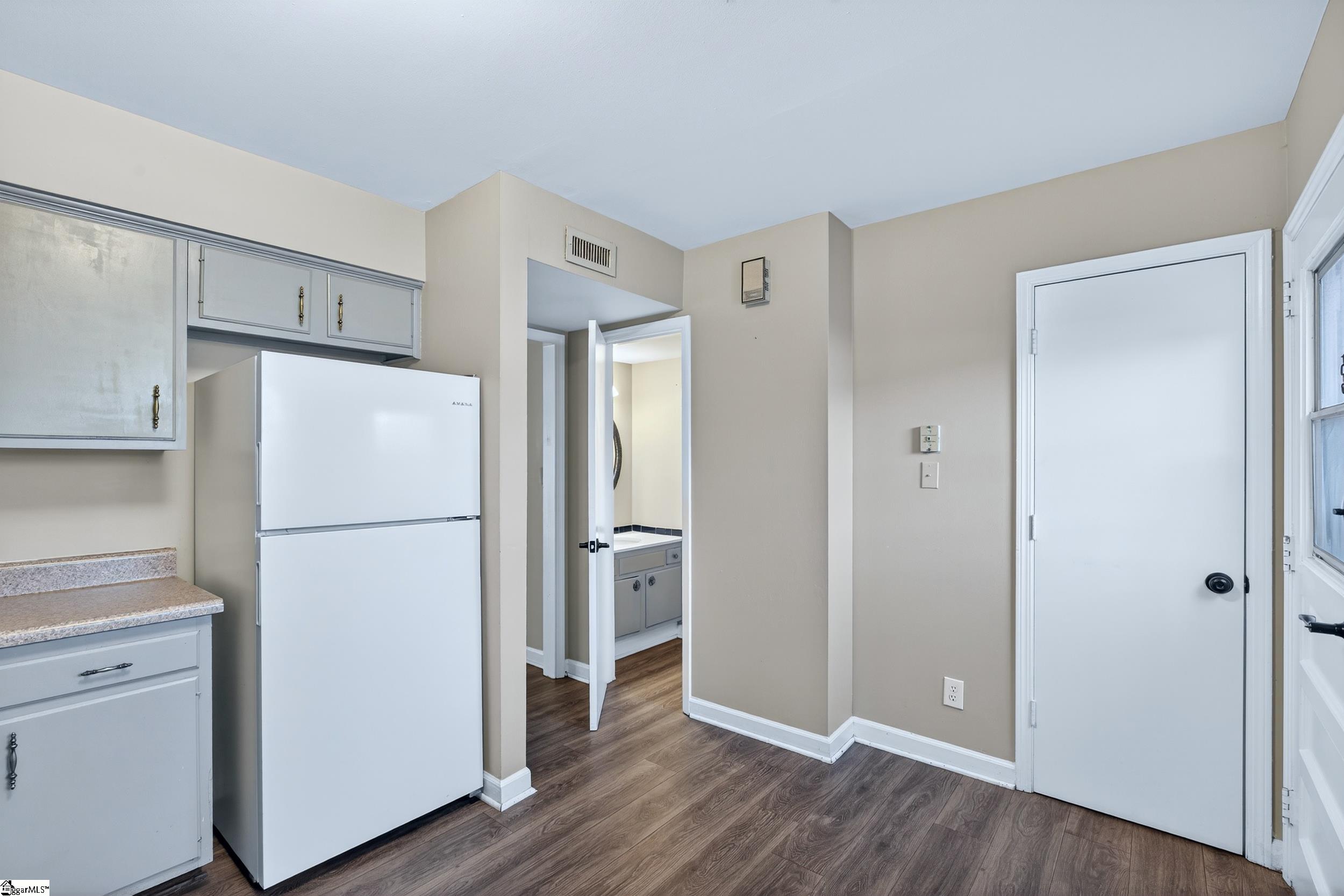 1436 Dover Road, Unit D Spartanburg, SC 29301 - Photo 5 of 32 Gallery Image 5