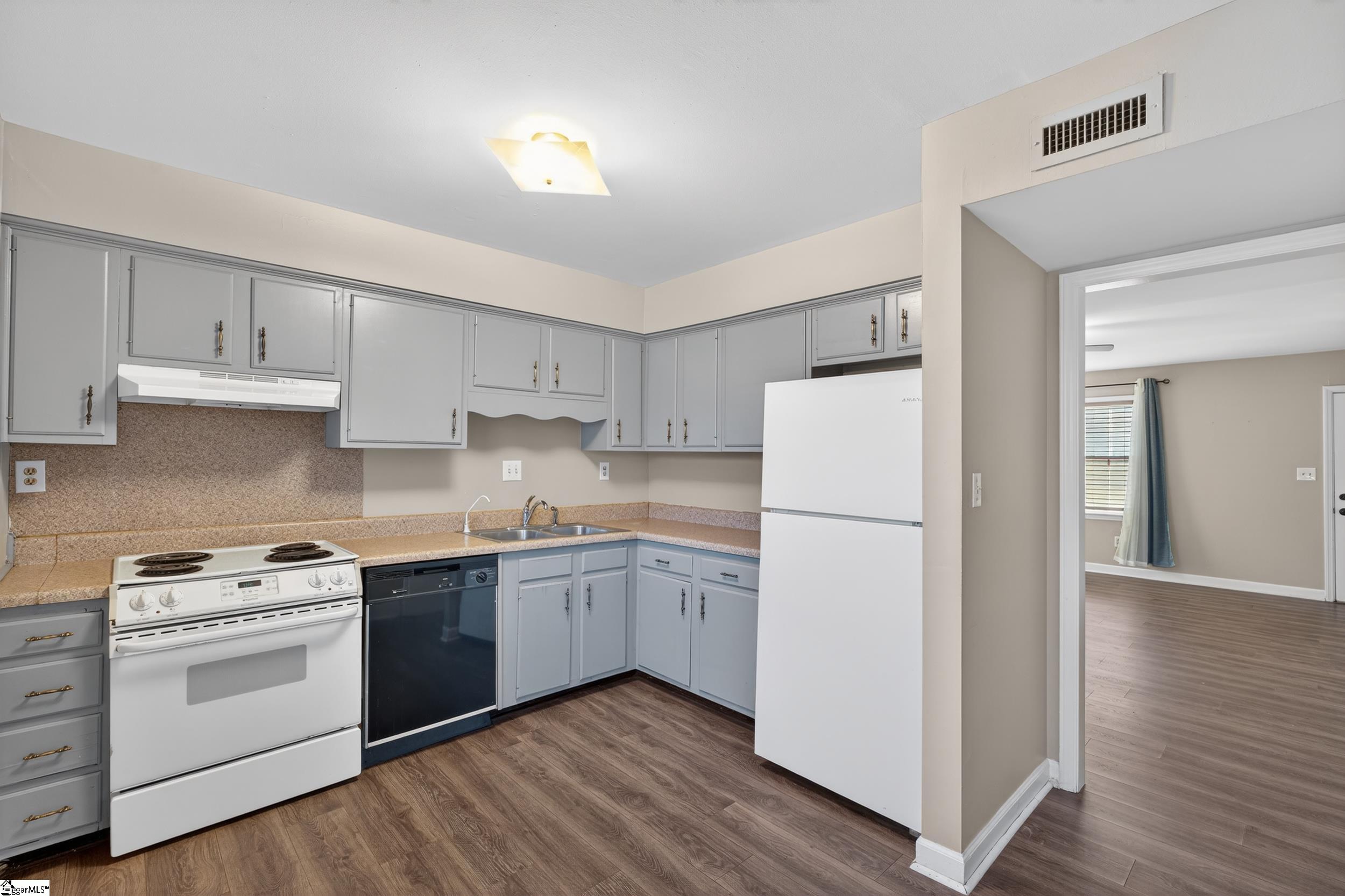 1436 Dover Road, Unit D Spartanburg, SC 29301 - Photo 8 of 32